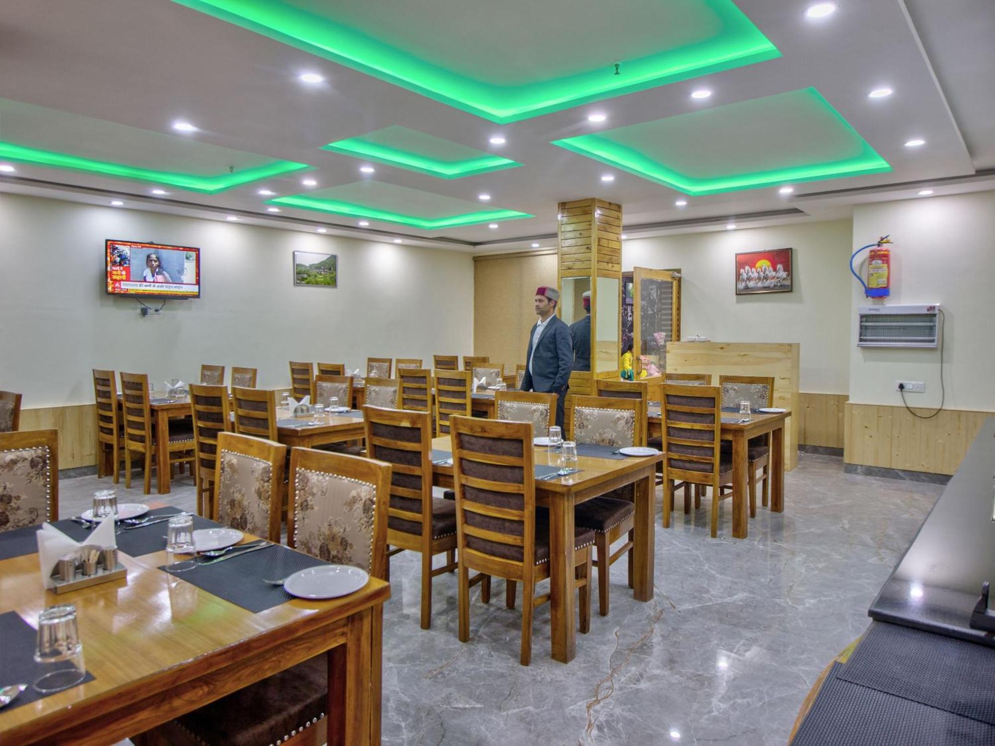 Hotel Swastik Grand Manali Exterior foto